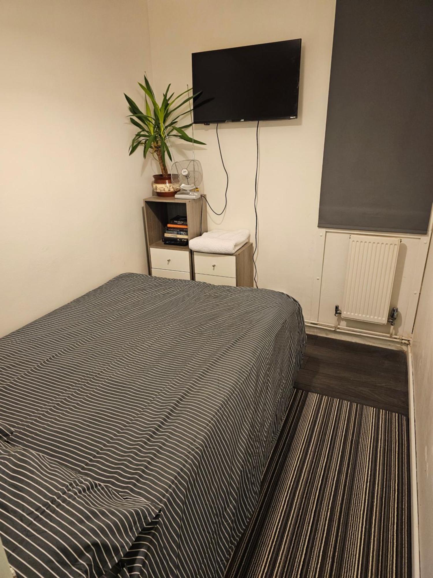Charming Room Near Central Лондон Екстериор снимка